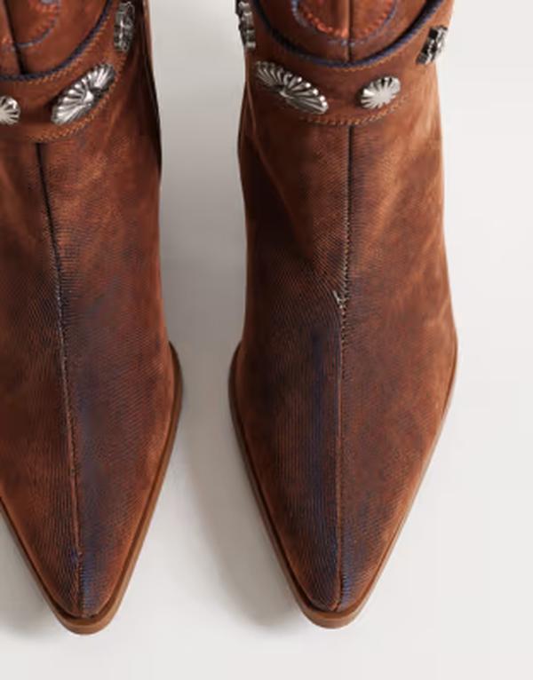 アザレア ワン レディース シューズ ブーツ・レインブーツ スエード アンクル Azalea Wang Neith embellished belt western mid ankle boots in suede orange Burnt orange オレンジ|ReVida 店