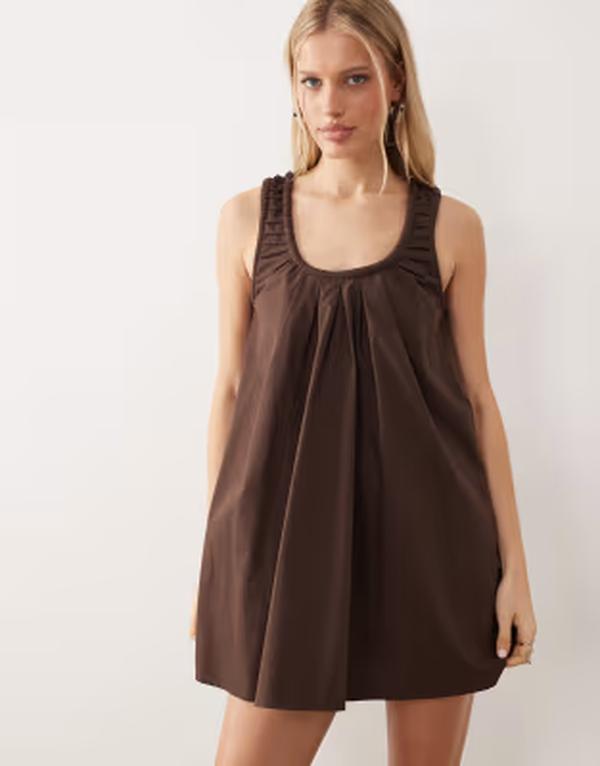エイソス レディース トップス 衣装 ギャザー ミニ ASOS DESIGN poplin ruched scoop neck and back mini sundress インチ chocolate 黒茶