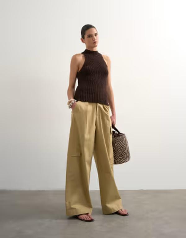 トップショップ レディース ボトムス カジュアルパンツ ワイドレッグ カーゴパンツ A ライン Topshop clean a-line wide leg cargo pants with tie waist beige ベージュ