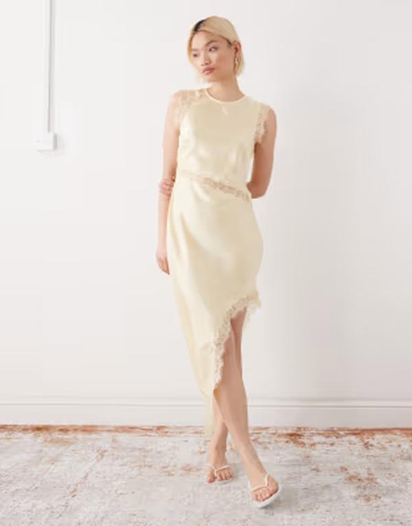 リクレイム ヴィンテージ レディース トップス ワンピース アシンメトリー ミディ レース Reclaimed Vintage midi asymmetric slip dress with lace in buttercream yellow イエロー