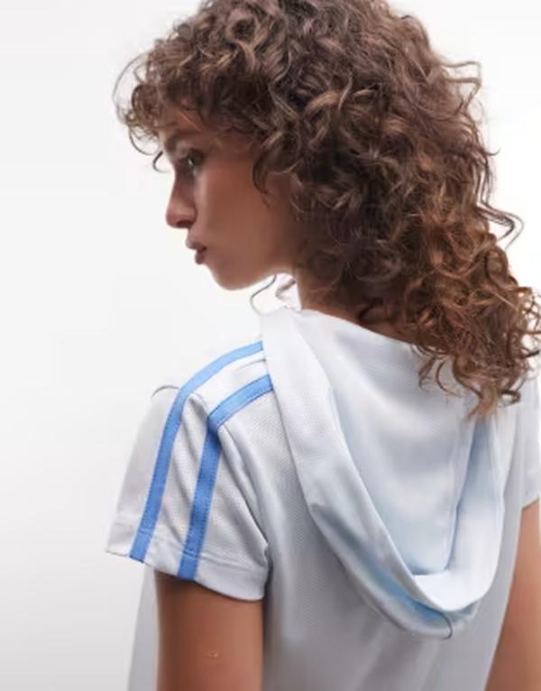 コルージョン レディース アウター パーカー・スウェット Tシャツ COLLUSION airtex hoodie short sleeve tee in light Baby blue ブルー|ReVida 店