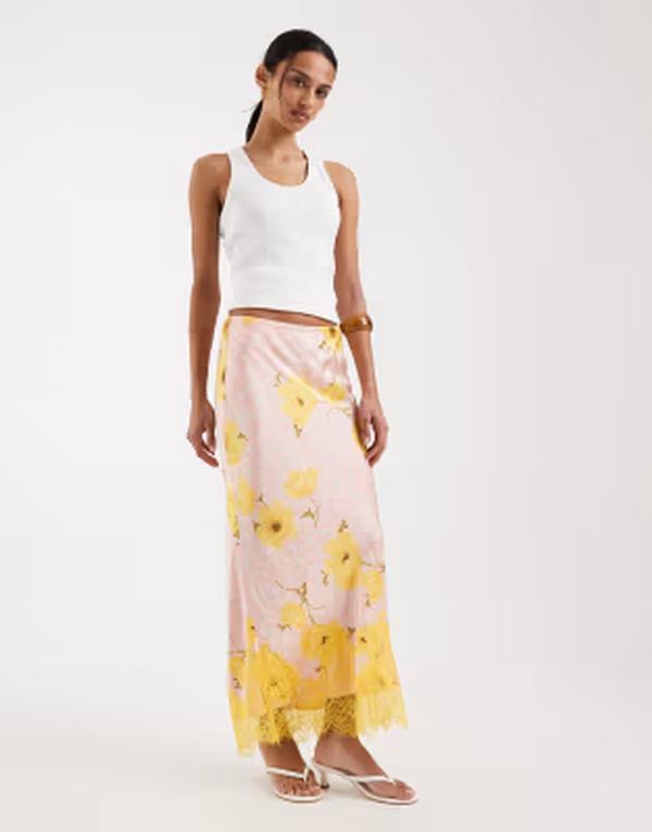 ネバーフリードレスド レディース ボトムスカート レーストリム ドット プリント サテン レース マキシ Never Fully Dressed Maeva satin maxi skirt with lace trim hem in yellow poppy polka-dot print Pink and yellow ピンク