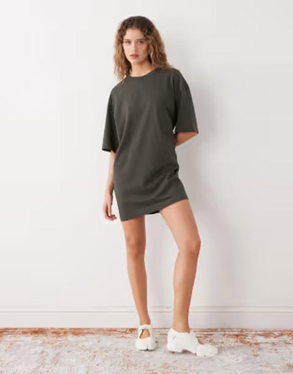 ウィークデイ レディース トップス ワンピース Tシャツ Weekday oversized T-shirt dress Khaki カーキ|ReVida 店
