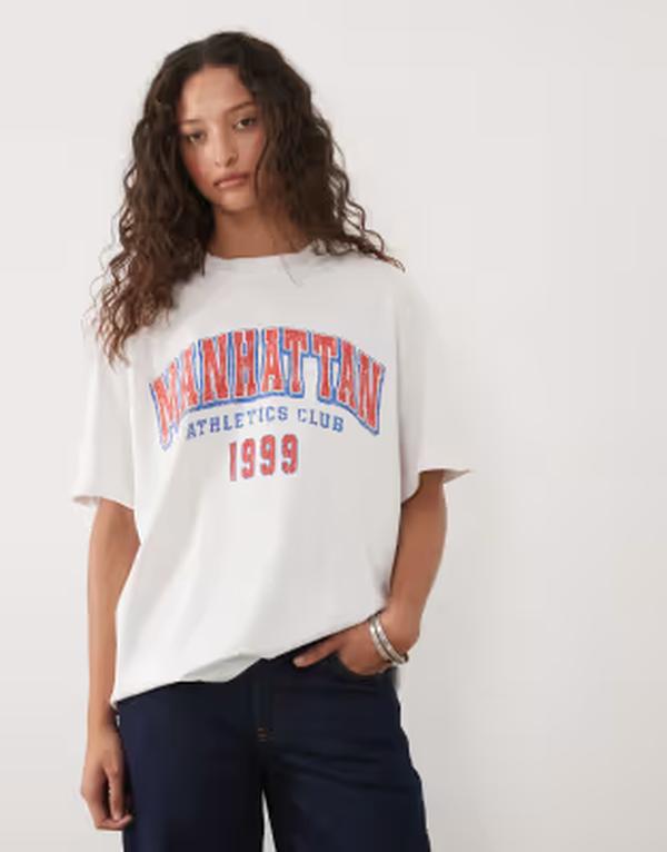 エイソス レディース トップス プルオーバー グラフィック ASOS DESIGN oversized T-shirt with Manhattan Athletics Dept graphic and White 白いこと