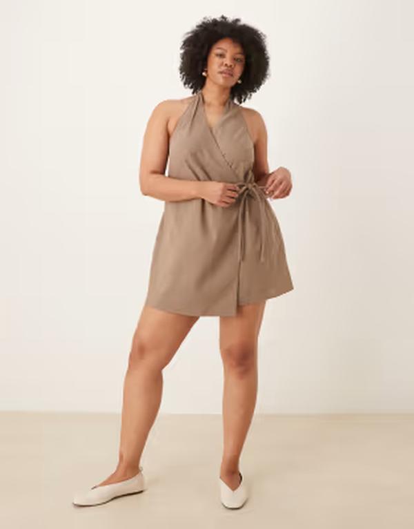 エイソス レディース トップス 衣装 ミニ 綿織物 リネン ホルター ASOS Curve ASOS DESIGN Curve cotton linen blend halter neck wrap mini sundress インチ ash Brown 木灰
