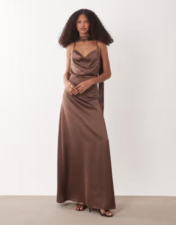 ジェイディーワイ レディース トップス 衣装 開けっ広げうしろ側 繻子 マキシ JDY cowl neck satin maxi dress with open back and scarf BROWN 赤銅色