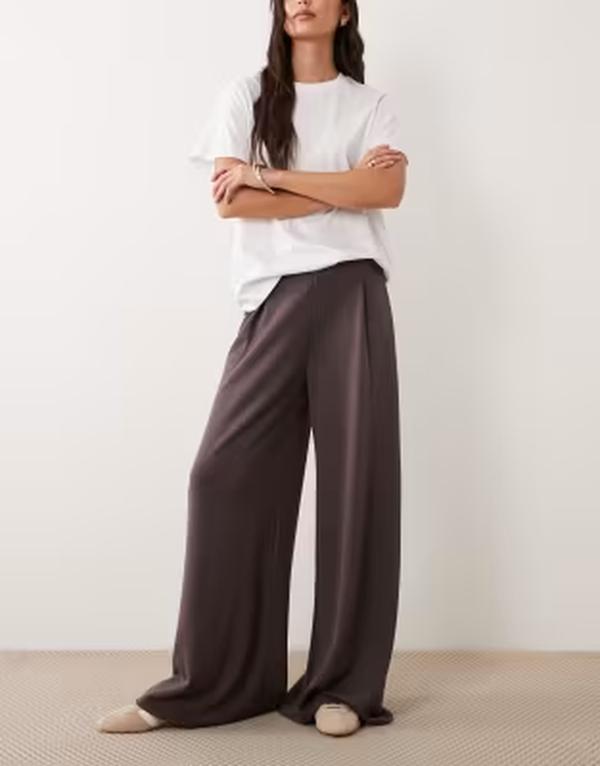 エイソス レディース ボトムス カジュアルパンツ ワイドレッグ ASOS DESIGN wide leg pants with pleat detail - part of a set BROWN ブラウン