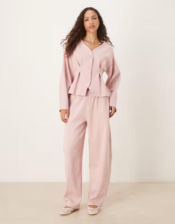 エイソス レディース ボトムス 心地好いズボン下 スウェットパンツ ASOS DESIGN interlock barreleg sweatpants with seam detail PINK サクラ色
