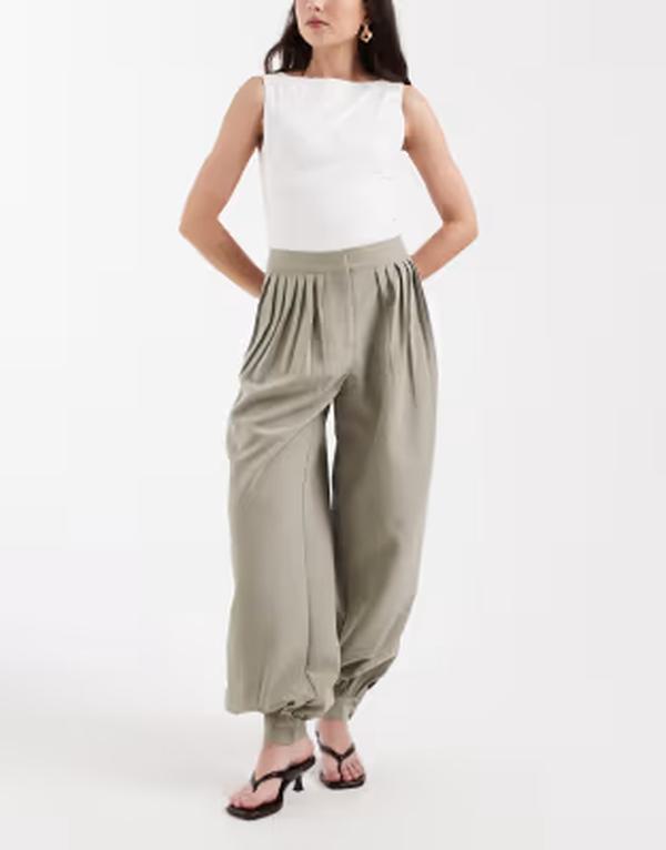 フォース&レックレス レディース ボトムス カジュアルパンツ プリーツ 4th & Reckless tailored pleated front balloon leg pants in sage GREEN グリーン