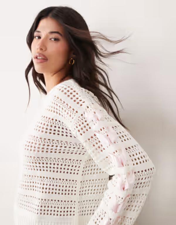 ミスセルフフリッジ レディース アウター ニット・セーター サテン Misselfridge crochet knitop with satin bow sleeve detailing in cream クリーム 14,230円