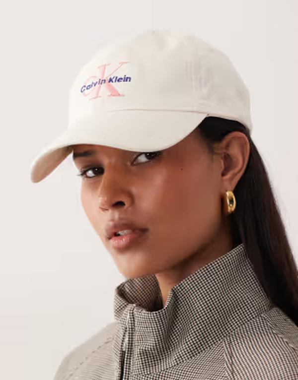 カルバンクライン レディース 付属物 鳥打ち帽 刺しゅう 旗がしら ロゴタイプ デニム Calvin Klein Jeans embroidered monologo baseball cap インチ cream Calico 皮膚軟化剤