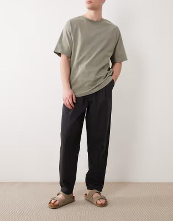 エイソス メンズ ボトムス カジュアルパンツ ナイロン ASOS DESIGN oversized taper pants elastic with drawstring & pleat styling in tan crinkle nylon - part of a set Black ブラック