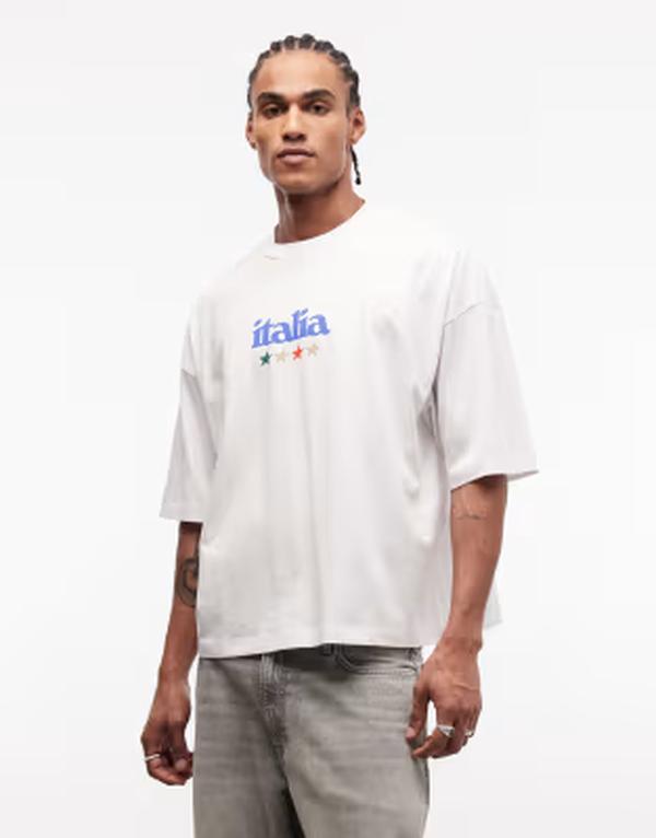 エイソス メンズ トップス ティーシャツ グラフィック ASOS DESIGN boxy oversized t-shirt with Italy soccer graphic WHITE 白いこと トップス-Tシャツ・カットソー