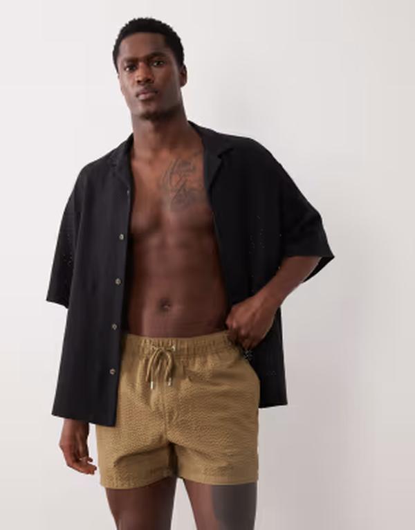 エイソス メンズ 水着 ハーフパンツ・ショーツ ショートパンツ ASOS DESIGN seersucker swim shorts in short length BROWN ブラウン｜ReVida 店