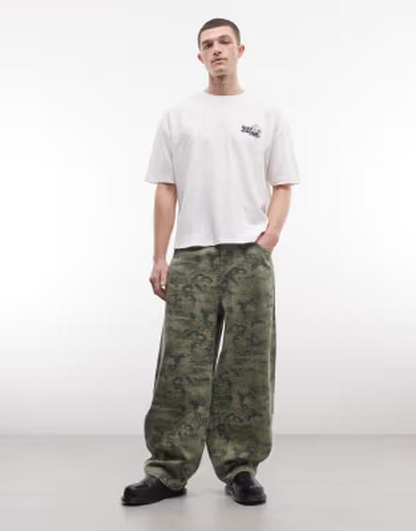 リクレイム ヴィンテージ メンズ ボトムス デニムパンツ ワイドレッグ プリント ジーンズ Reclaimed Vintage wide leg baggy jeans in camo print Camo Print|ReVida 店