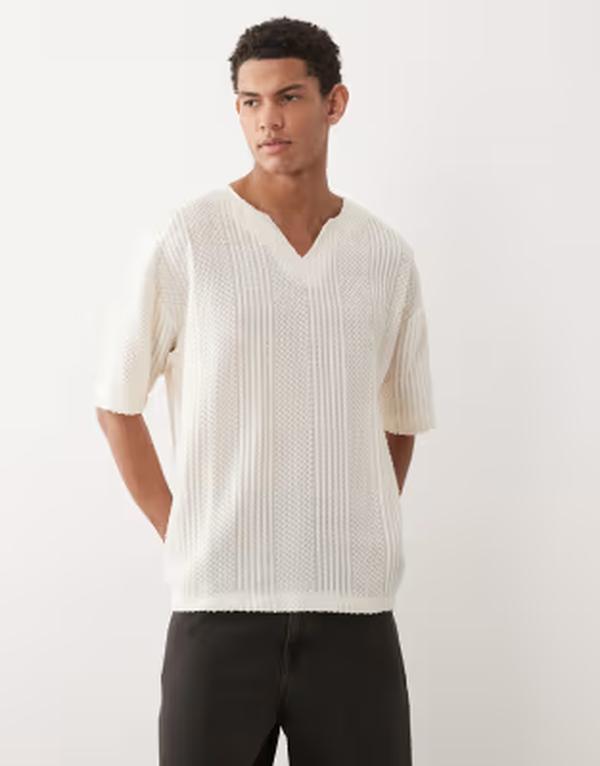 エイソス メンズ トップス ポロシャツ Vネック Tシャツ ASOS DESIGN oversized v-neck T-shirt in cream textured fabric BEIGE ベージュ