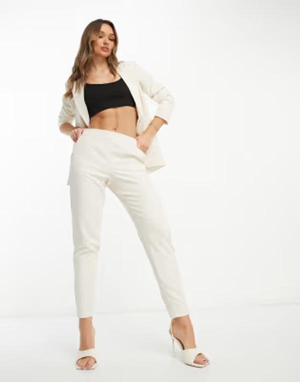 ヴィラ レディース ボトムス カジュアルパンツ Vila tailored tapered pants in cream - part of a set Birch クリーム