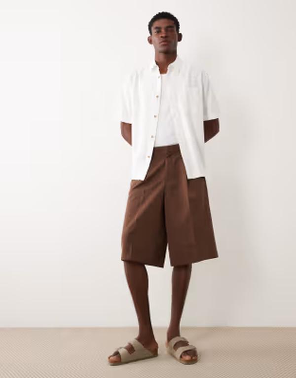 エイソス メンズ ボトムス 二分の一ズボン下・さる股引き 筋目 遊撃手ズボン下 ASOS DESIGN smart pleated oversized Bermuda shorts インチ dark brown 赤銅色