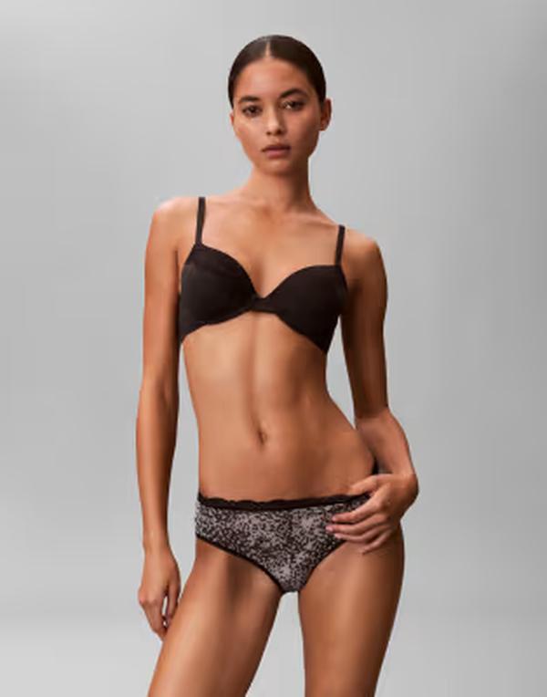 カルバンクライン レディース アンダー御召しもの ブリーフズボン下 毛の荒物柄 刷り上げる Calvin Klein Microfiber Stretchipster briefs animal print ANIMAL WAVE BLACK 黒いこと