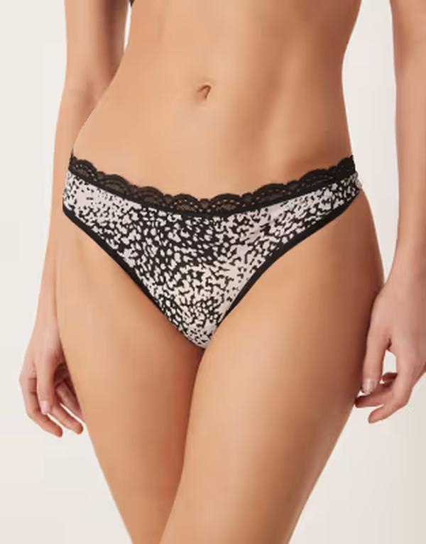 カルバンクライン レディース アンダー御召しもの ブリーフズボン下 毛の荒物柄 刷り上げる Calvin Klein Microfiber Stretch thong animal print ANIMAL WAVE BLACK 黒いこと