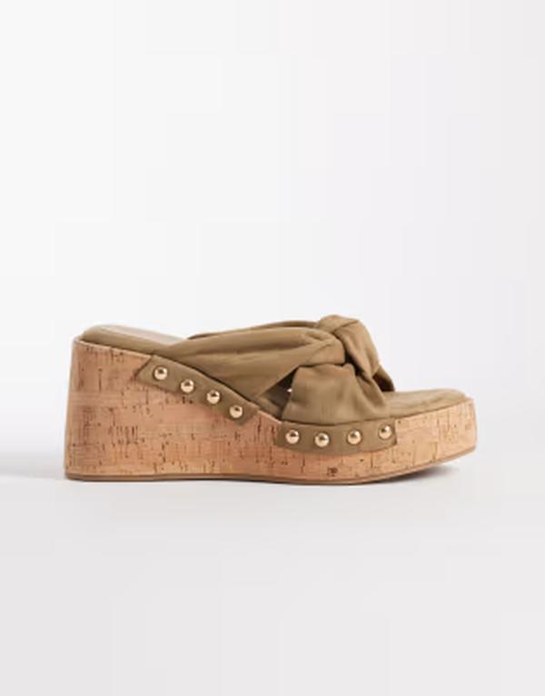 エイソス レディース シューズ サンダル ASOS DESIGN Tulip wedge sandals with twist detailing Khaki カーキ