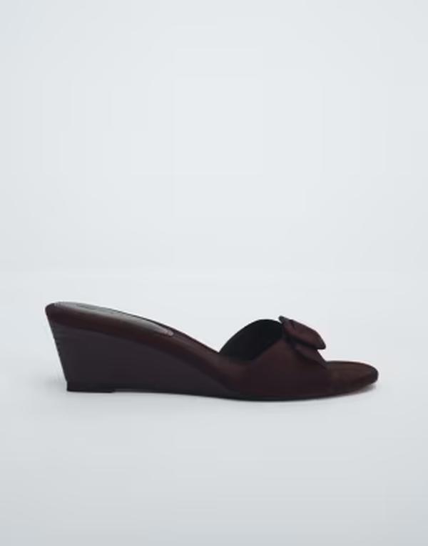 エイソス レディース シューズ サンダル スエードクロス ASOS DESIGN Highway buckle detail wedge sandals インチ chocolate suedette CHOCOLATE SUEDETTE 黒茶