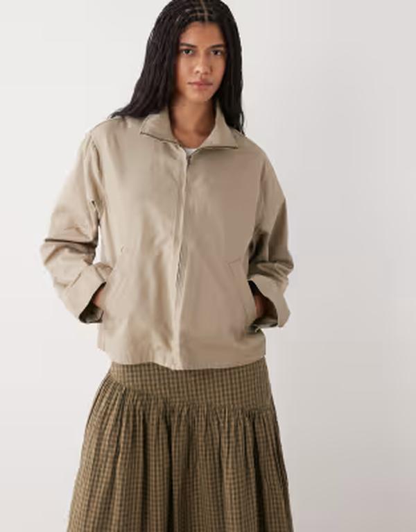 ウィークデイ レディース アウター ジャケット・ブルゾン スタンドネック Weekday loose funnel neck jacket Beige ベージュ｜ReVida 店 24,360円