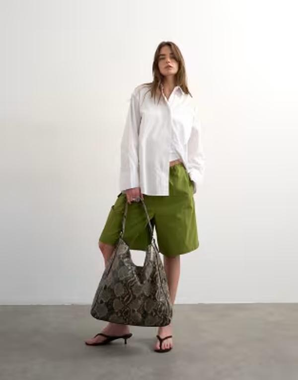 トップショップ レディース ボトムス ハーフパンツ・ショーツ ショートパンツ Topshop longline cargo shorts with bungee cords GREEN グリーン
