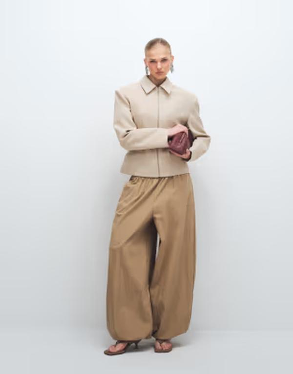 エイソス レディース ボトムス 心地好いズボン下 ナイロン 綿織物 ASOS DESIGN cotton-nylon blend pull on balloon pants インチ camel 駱駝