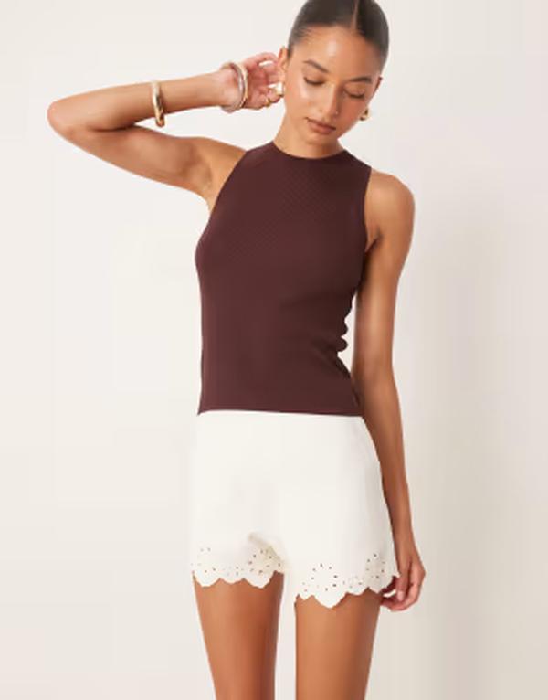 エイソス レディース ボトムス ハーフパンツ・ショーツ ミニ ショートパンツ 刺繍 ASOS DESIGN pontembroidered hemini shorts White ホワイト