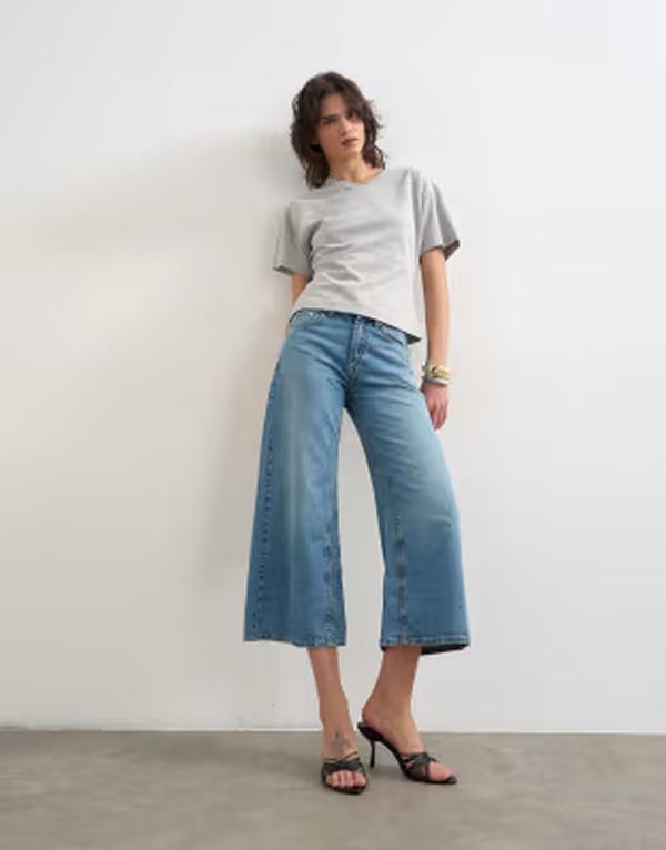 トップショップ レディース ボトムス デニムパンツ ジーンズ Topshop light weight wide crop jeans in bleach MID BLUE ブルー|ReVida 店