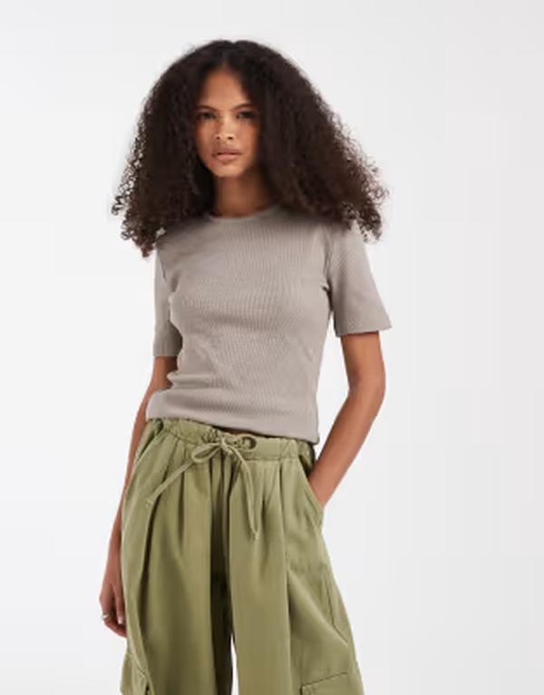 アンドアザーストーリーズ レディース トップス Tシャツ スリムフィット リブ & Other Storieslim fit ribbed T-shirt BEIGE ベージュ