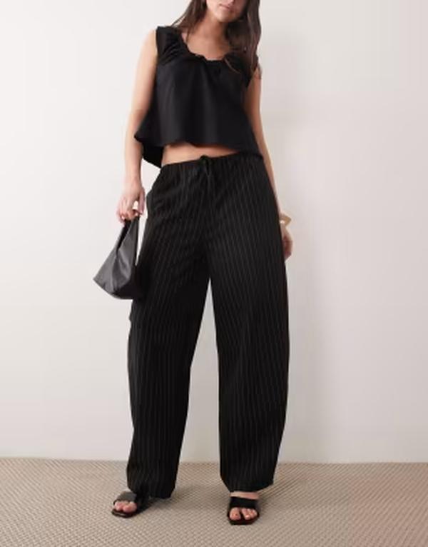 エイソス レディース ボトムス カジュアルパンツ ASOS DESIGN pull on barrel pants Black Pinstripe ブラック