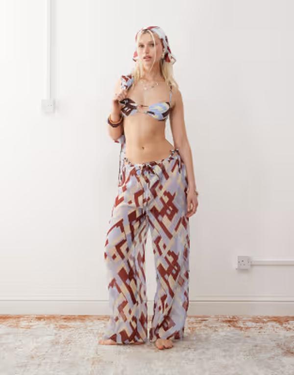 リクレイム ヴィンテージ レディース ボトムス カジュアルパンツ プリント シアー Reclaimed Vintage pull on sheer beach pants in geo print multi マルチカラー｜ReVida 店