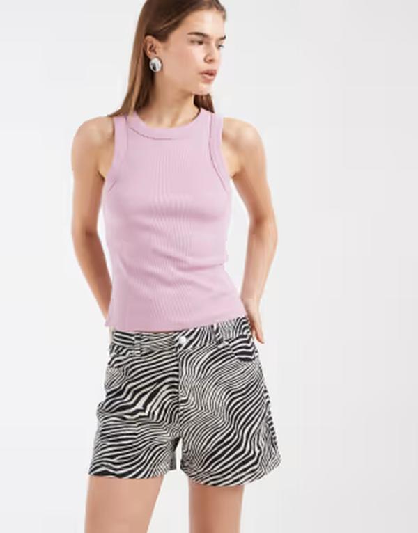 ヴェロモーダ レディース ボトムス ハーフパンツ・ショーツ プリント ショートパンツ デニム Vero Moda Tessa mid rise loose fit denim shorts in oatmeal zebra print Oatmeal zebra オートミール