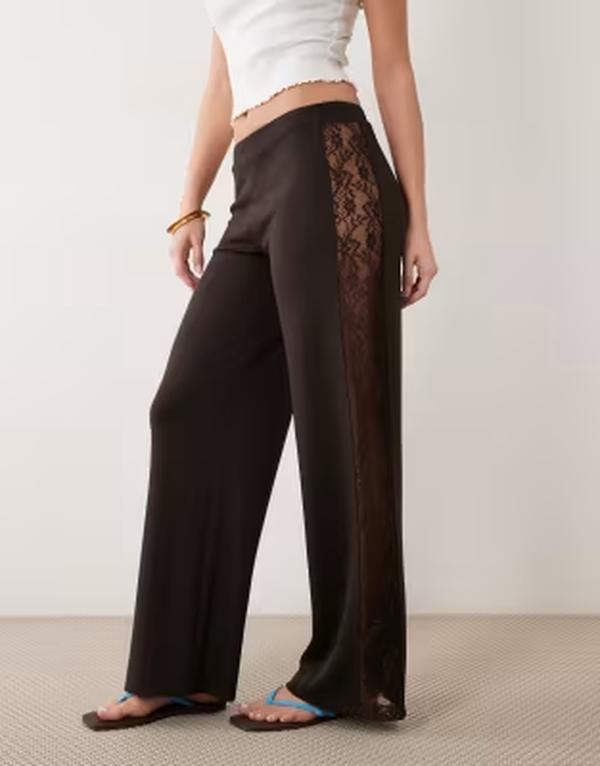 エイソス レディース ボトムス カジュアルパンツ ワイドレッグ レース ASOS DESIGN wide leg pants with lace panel BROWN ブラウン