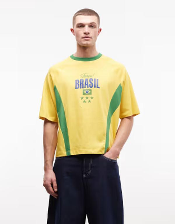 エイソス メンズ トップス Tシャツ グラフィック ASOS DESIGN boxy oversized T-shirt with Brazil soccer graphic in yellow Meadowlark イエロー