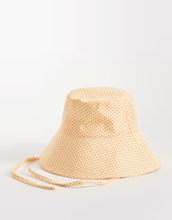 リクレイム ヴィンテージ レディース アクセサリー 帽子 ドット プリント Reclaimed Vintage bucket hat with ties in yellow and red polka-dot print multi マルチカラー