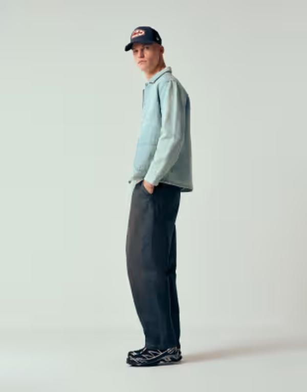 エイソス メンズ ボトムス デニムパンツ ジーンズ ASOS DESIGN relaxed tapered jeans in dark wash blue with pleats Dark wash blue ブルー