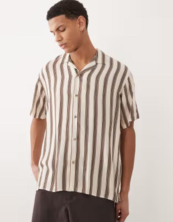 ジャック アンド ジョーンズ メンズ トップス シャツ Jack & Jonestriped shirt with short sleeves in creamoonbeam クリーム|ReVida 店