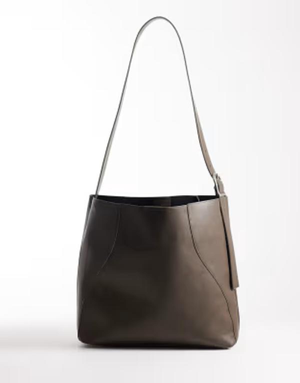エイソス メンズ 御徒面子 なめし革 フェイクレザー ASOS DESIGN faux leather crossbody bag インチ taupe トープ