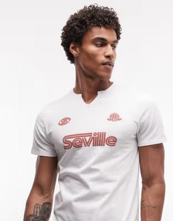 エイソス メンズ トップス Tシャツ プリント グラフィック ASOS DESIGN slim t-shirt with puff print soccer graphic WHITE ホワイト