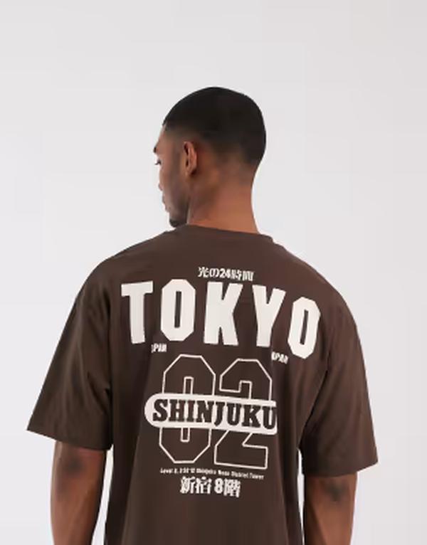 エイソス メンズ トップス Tシャツ グラフィック ASOS DESIGN boxy oversized t-shirt with text graphic Demitasse ブラウン