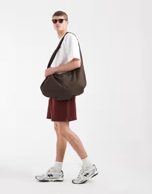 エイソス メンズ ボトムス ハーフパンツ・ショーツ ショートパンツ ジャージー ASOS DESIGN oversized jersey shorts BROWN ブラウン