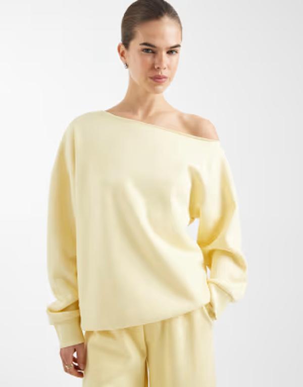 エイソス レディース アウター パーカー・スウェット プルオーバー ASOS DESIGN off shoulder brushback sweatshirt インチ yellow 黄色