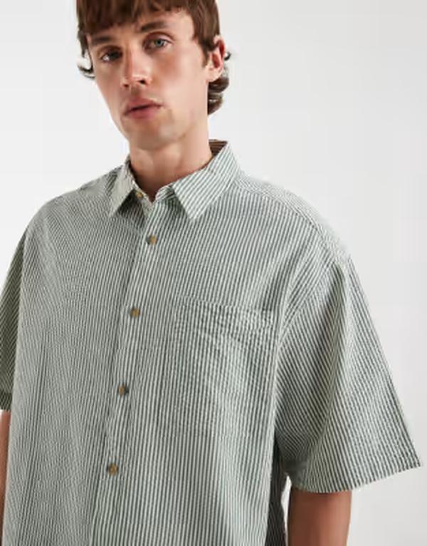 エイソス メンズ トップス プルオーバー ASOS DESIGN oversized seersucker striped shirt GREEN 緑であること