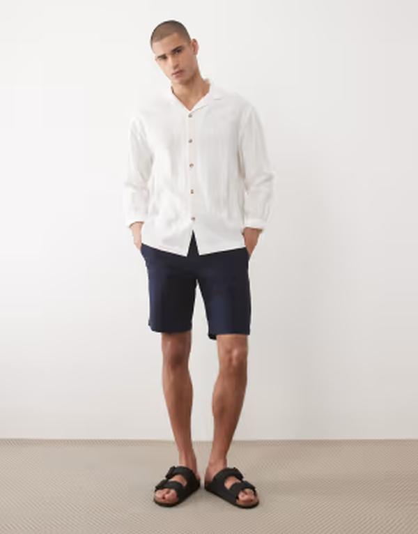 エイソス メンズ ボトムス 二分の一ズボン下・さる股引き か細い填まる 遊撃手ズボン下 ASOS DESIGN slim fit chino shorts NAVY 米国海軍