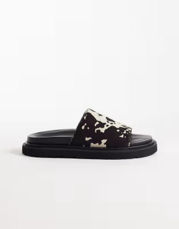 ウォークロンドン レディース シューズ サンダル プリント Walk London Holly slide sandals in cow print Cow print｜ReVida 店 25,776円
