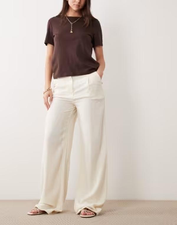 エイソス レディース ボトムス 心地好いズボン下 ワイドレッグ 筋目 リネン ASOS DESIGN linen blend wide leg pants with pleatedetailing インチ cream 皮膚軟化剤