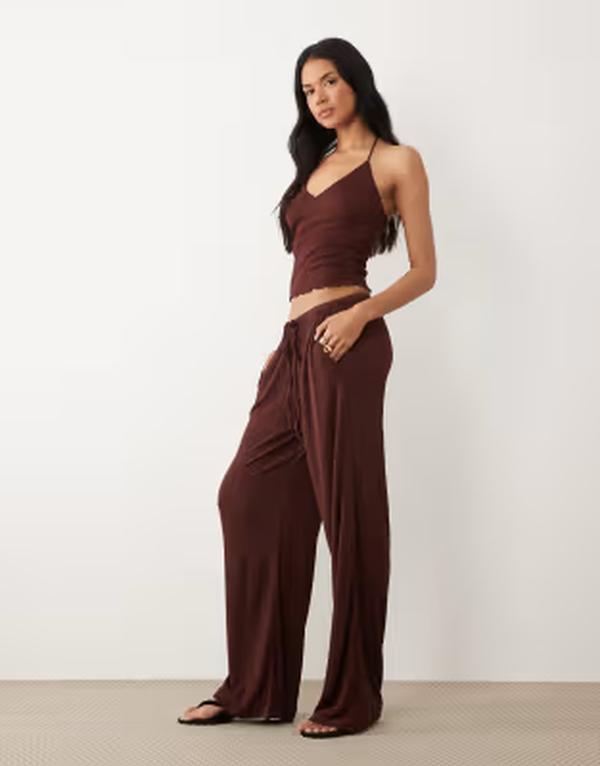 エイソス レディース ボトムス 心地好いズボン下 ワイドレッグ ASOS DESIGN crinkle wide leg drawstring pants インチ chocolate - part of a set Chocolate 黒茶
